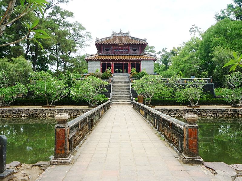 800px-Lăng Minh Mạng 4