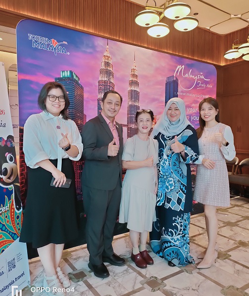 Bà Amirah Nadiah Mazlan và ĐD truyền thông Malaysiajpg