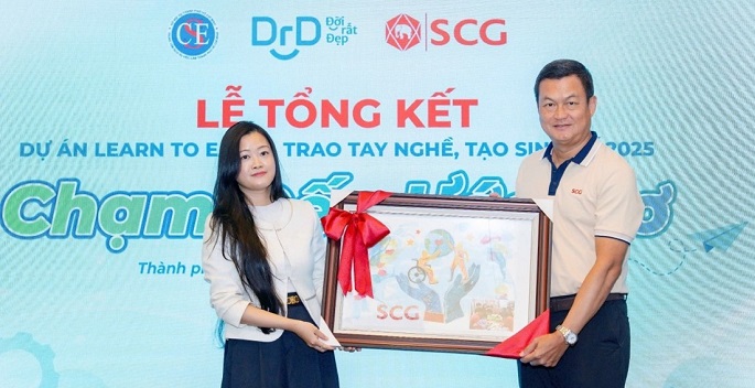 Bà Phạm Thị Kim Hằng