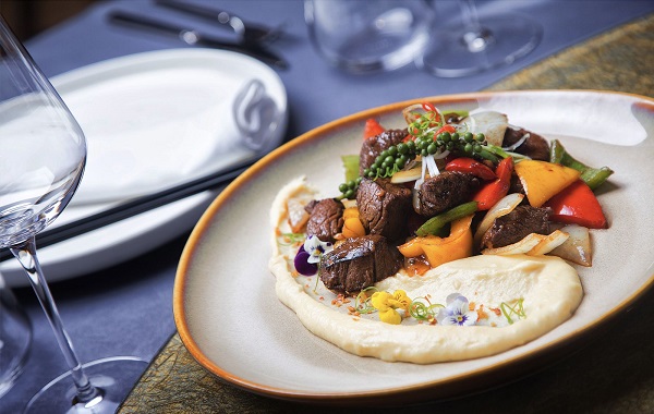 Bò lúc lắc khoai tây nghiền