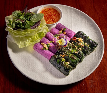 Chả bào ngư Úc thịt heo bằm cuốn lá lốt xốt mắm gừng bánh hỏi