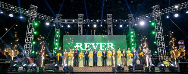 Các lãnh đạo cắt băng khánh thành 1