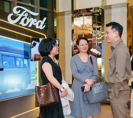 Khách mời giao lưu và kết nối tại sự kiện3