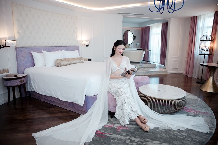 Không gian sang trọng mang phong cách hoàng gia dịu dàng của phòng khách toà Wakaku