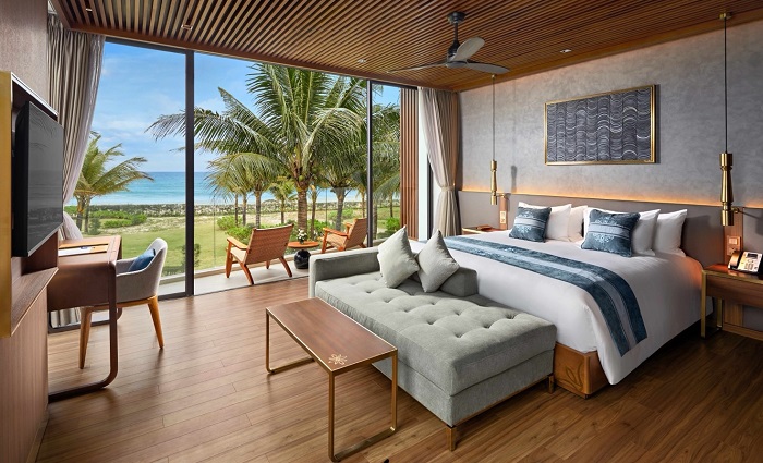 Phòng ngủ đẳng cấp 5 sao sở hữu tầm nhìn ôm trọn đại dương xanh ngát