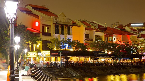 Vẻ đẹp giao thoa  thị tại bến cảng