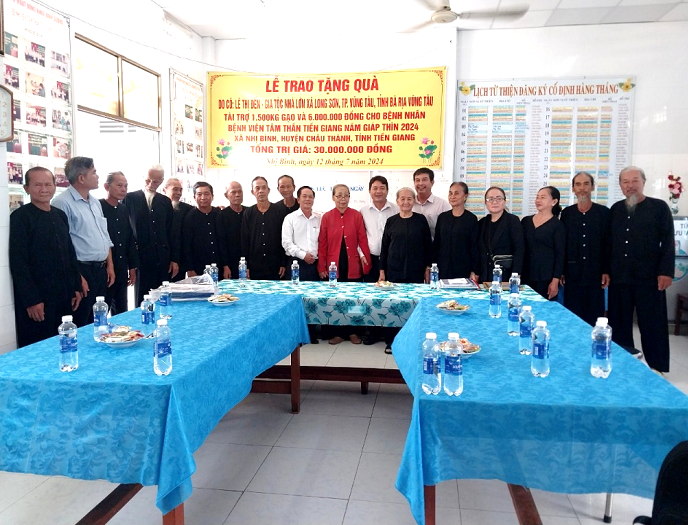 Cô Lê Thị Đến  Gia tộc Nhà Lớn Lãnh đạo bệnh viện Lãnh đạo xã Nhị Bình Bá tánh Nhà Lớn Các Tổ trưởng Tổ kỉnh lúa xã Nhị Bình - Điềm Hy