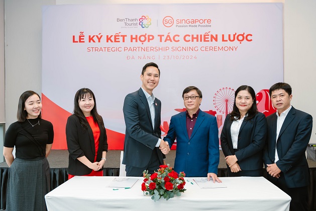 Dai dien BenThanh Tourist va TCDL Singapore ký ket hop tac chien luoc