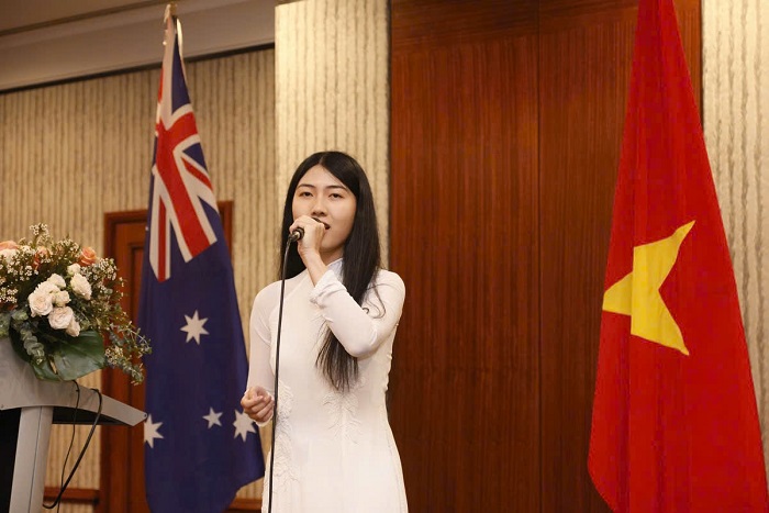 Phần trình diễn quốc ca VN và quốc ca Australiad9a62y ấn tượng của ca sĩ Lucia Linh Phạm