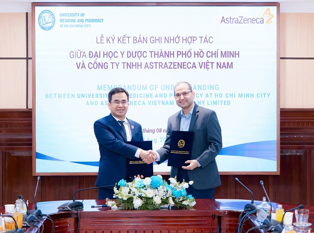 Đại diện Trường ĐH Y dược TP.HCM và CTy AstraZeneca VN ký kết hợp tác giai đoạn 2024 - 2028
