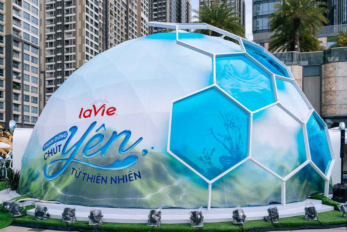 Mô hình giọt nước khoáng thiên nhiên khổng lồ LaVie Landmark 81 TP.HCM