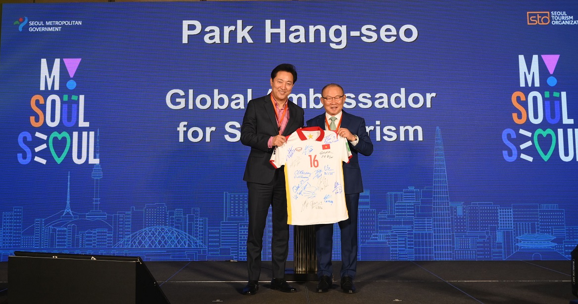 Ô. Park Hang Seo  HLV trưởng Đội tuyển Bóng đá Quốc gia VN chính thức được bổ nhiệm và ra mắt với vai trò Đại sứ Du lịch Toàn cầu của thành phố Seoul